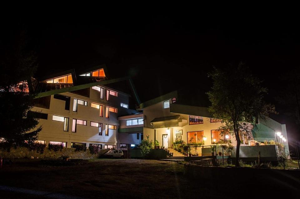 Randunica Hotel Văliug Екстериор снимка