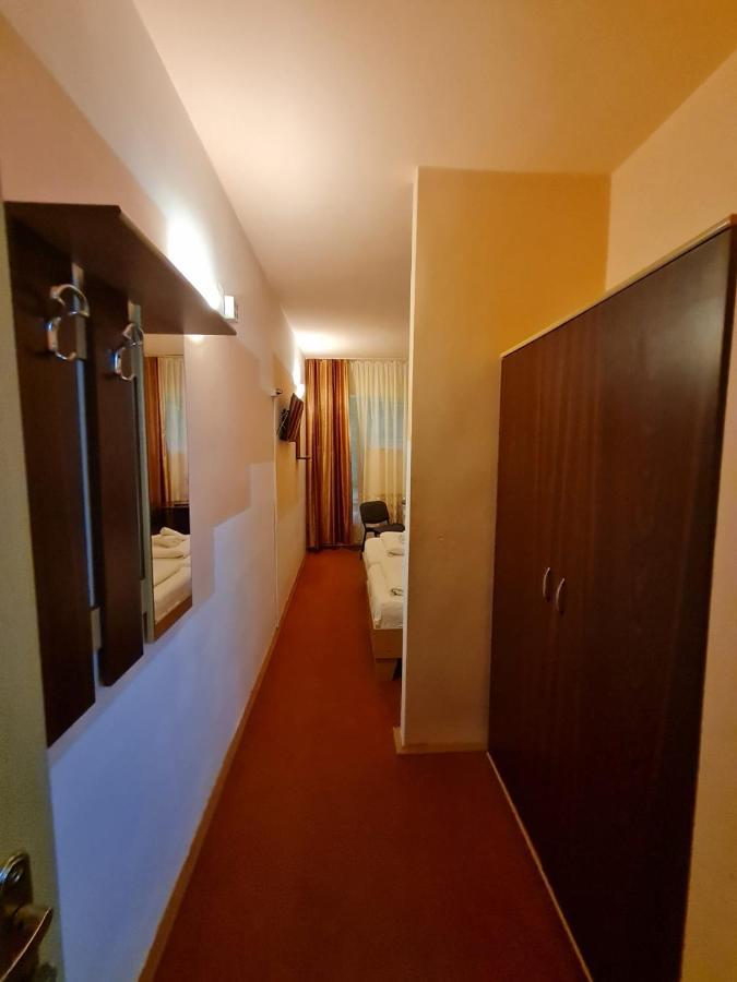 Randunica Hotel Văliug Стая снимка