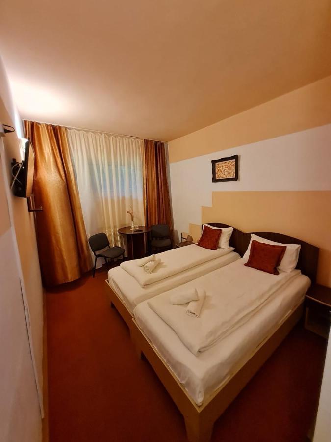 Randunica Hotel Văliug Екстериор снимка